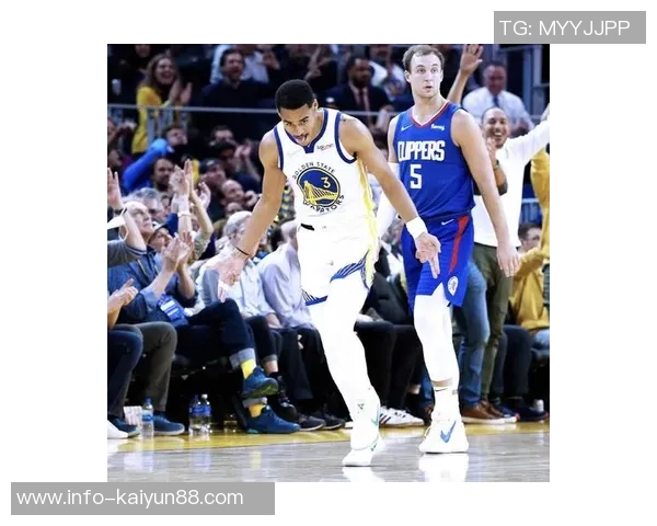 普尔替补表现惊艳22分钟内11投7中斩获21分三分球命中率高达75